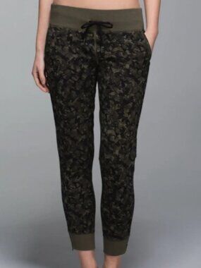 LULULEMON No Sweat Pant Mystic Jungle Fatigue Green Black Fatigue Green 6